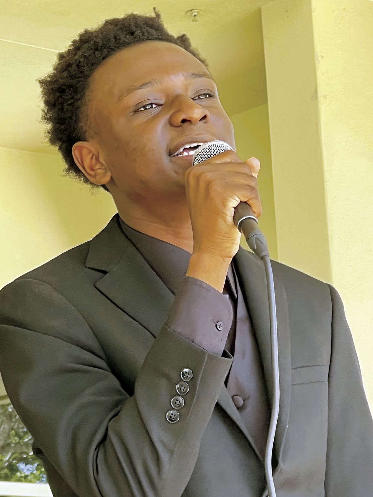 2. Keddreck Toussaint voice brought positive chills to the audience at the Juneteenth Celebration..tif